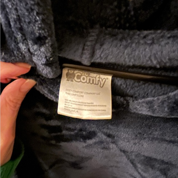 The Comfy Oversized Navy Blue Blanket Sweatshirt - Picture 3 of 4